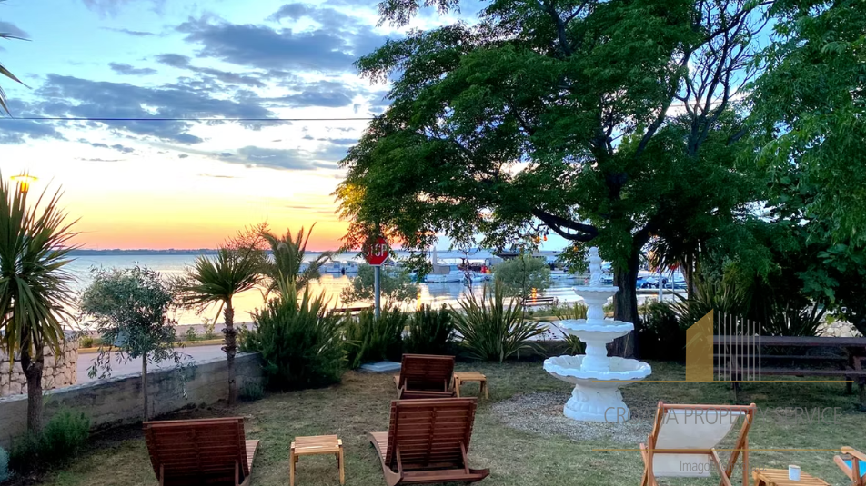 Wunderschönes Einfamilienhaus in erster Meereslinie in der Umgebung von Zadar!