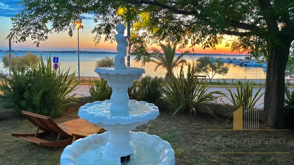 Wunderschönes Einfamilienhaus in erster Meereslinie in der Umgebung von Zadar!