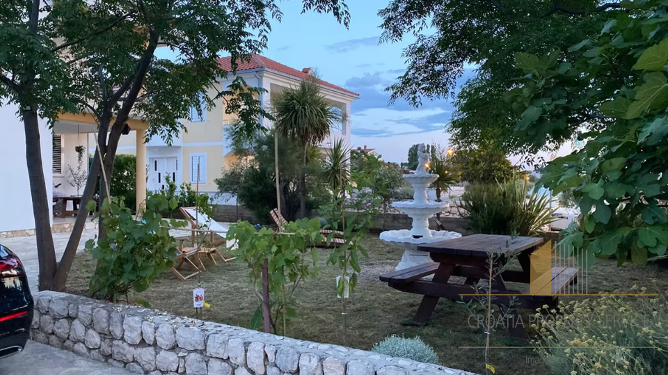 Wunderschönes Einfamilienhaus in erster Meereslinie in der Umgebung von Zadar!