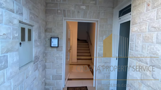 Wunderschönes Einfamilienhaus in erster Meereslinie in der Umgebung von Zadar!