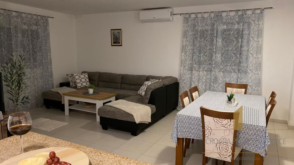 Wunderschönes Einfamilienhaus in erster Meereslinie in der Umgebung von Zadar!