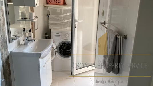 Wunderschönes Einfamilienhaus in erster Meereslinie in der Umgebung von Zadar!