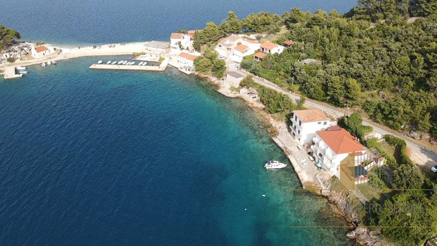 Apartmanska hi&scaron;a prvi vrsti ob pla&zcaron;i - Savar Dugi otok&excl;