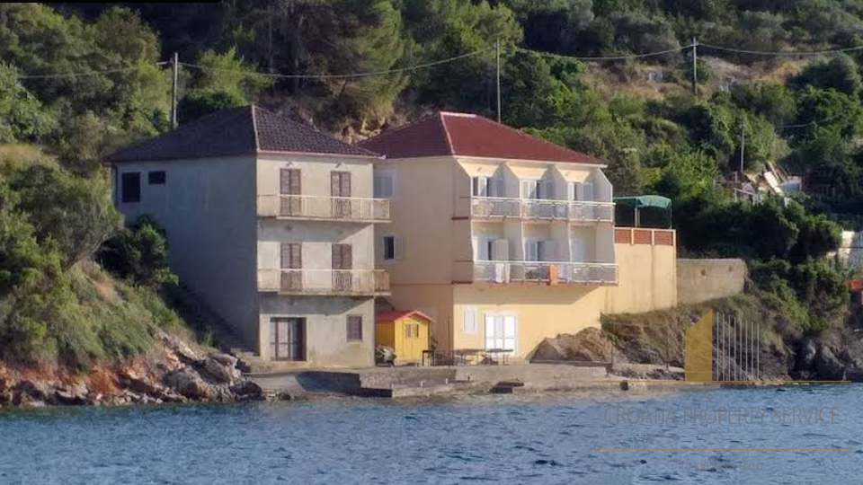 Apartmanska hi&scaron;a prvi vrsti ob pla&zcaron;i - Savar Dugi otok&excl;