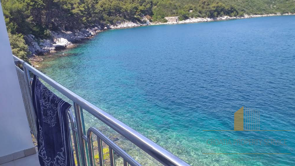 Apartmanska hi&scaron;a prvi vrsti ob pla&zcaron;i - Savar Dugi otok&excl;