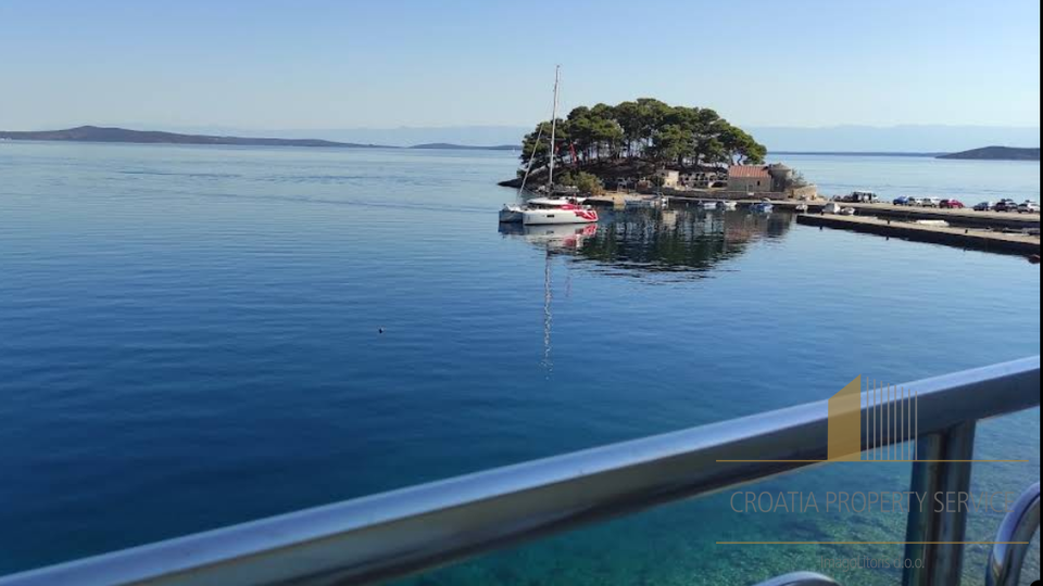 Apartmanska hi&scaron;a prvi vrsti ob pla&zcaron;i - Savar Dugi otok&excl;