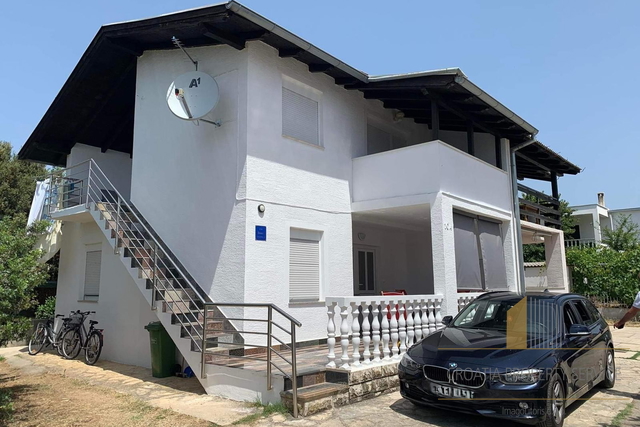 Bellissima casa con vista mare nei dintorni di Zara – un'opportunità da non perdere!