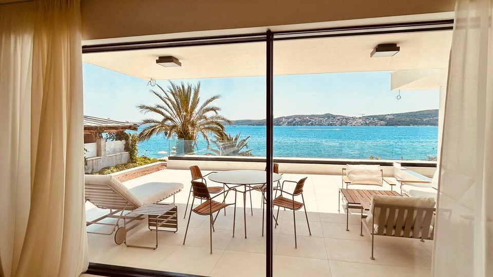 Luxury apartment with garden and pool first line to the beach &ndash; Seget Donji&excl;