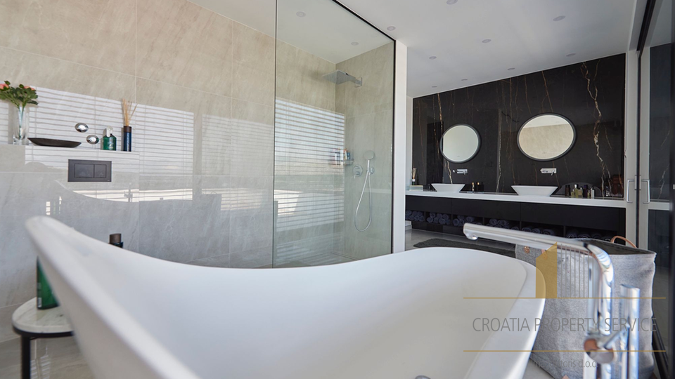 Luxury villa with a sea view 500 meters from the sea on the island of Čiovo!