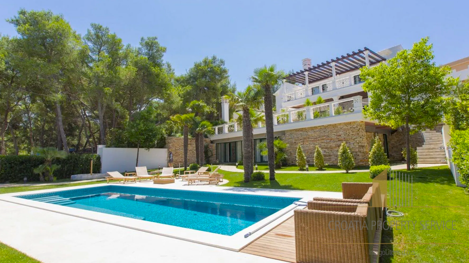 Luksuzna kamnita vila ob morju z bazenom in SPA cono – Čiovo!