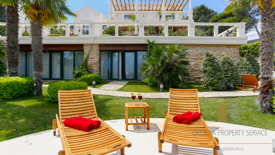 Luksuzna kamnita vila ob morju z bazenom in SPA cono – Čiovo!