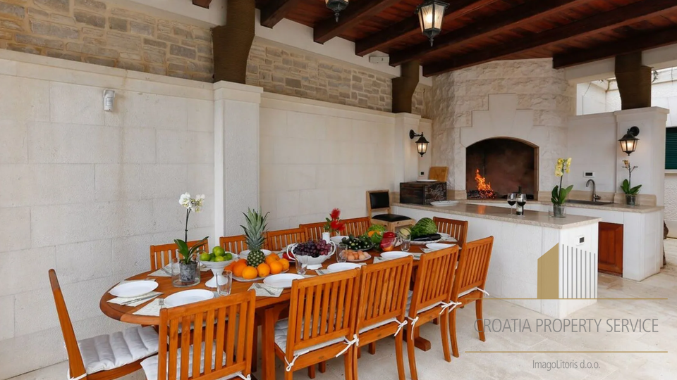 Luksuzna kamnita vila ob morju z bazenom in SPA cono – Čiovo!