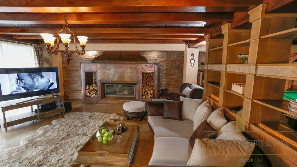 Luksuzna kamnita vila ob morju z bazenom in SPA cono – Čiovo!