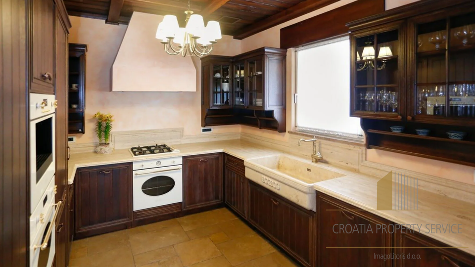 Luksuzna kamnita vila ob morju z bazenom in SPA cono – Čiovo!