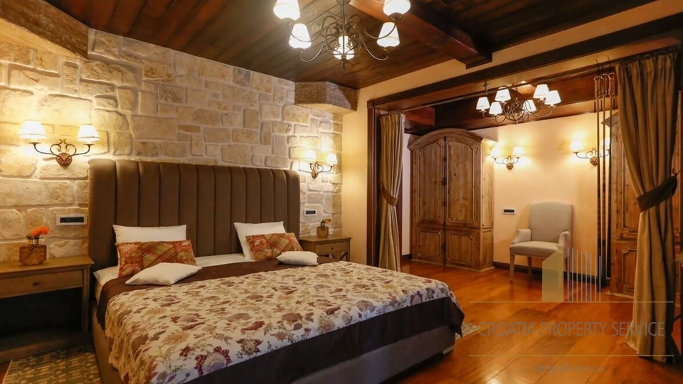 Luksuzna kamnita vila ob morju z bazenom in SPA cono – Čiovo!