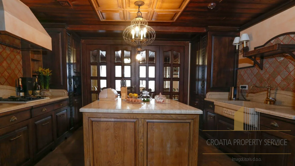 Luksuzna kamnita vila ob morju z bazenom in SPA cono – Čiovo!