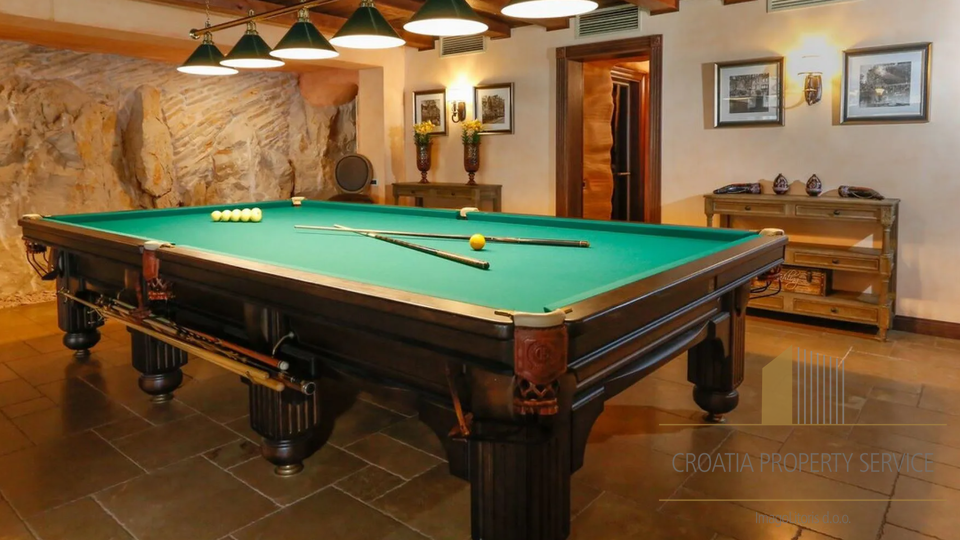 Luksuzna kamnita vila ob morju z bazenom in SPA cono – Čiovo!