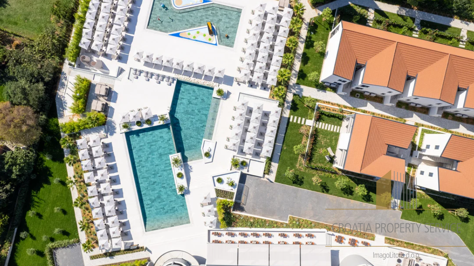 Two-story apartment with garden in a luxury resort 100 m from the sea - Sv. Filip Jakov!