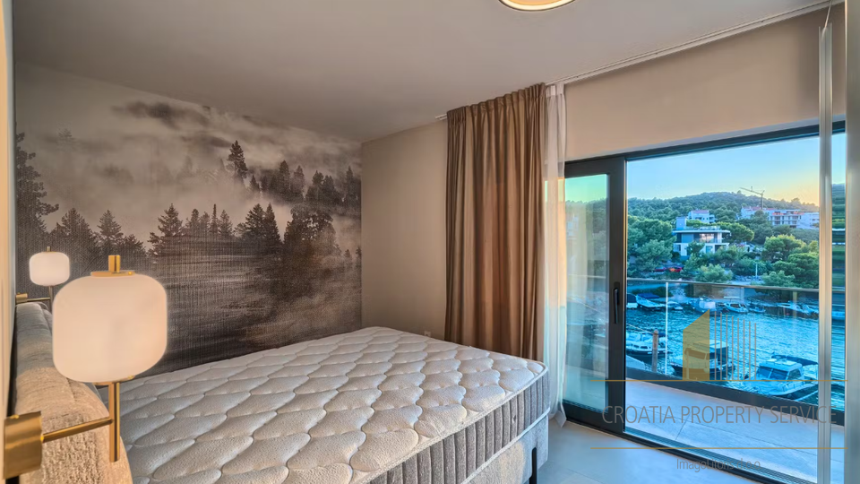 Neue Luxusvilla in erster Meereslinie in der Umgebung von Rogoznica!