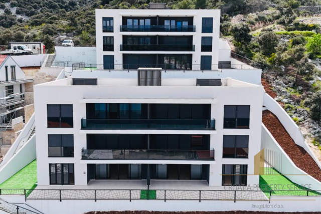 Luxuriöse Wohnung im Neubau – 100 Meter vom Strand entfernt, Marina bei Trogir!