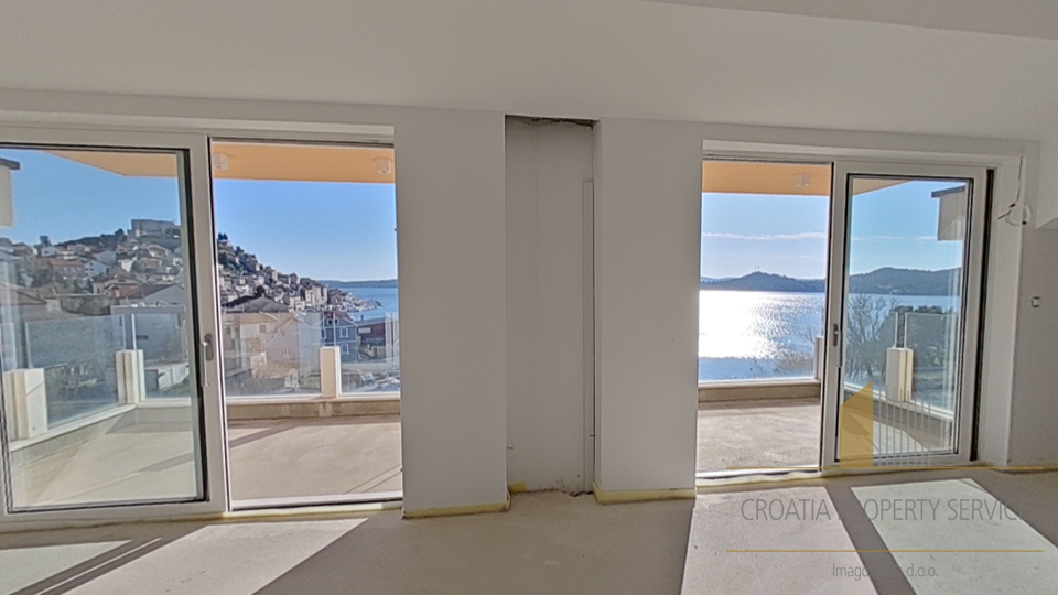 Penthouse with a beautiful sea view 50 meters from the sea in Šibenik!