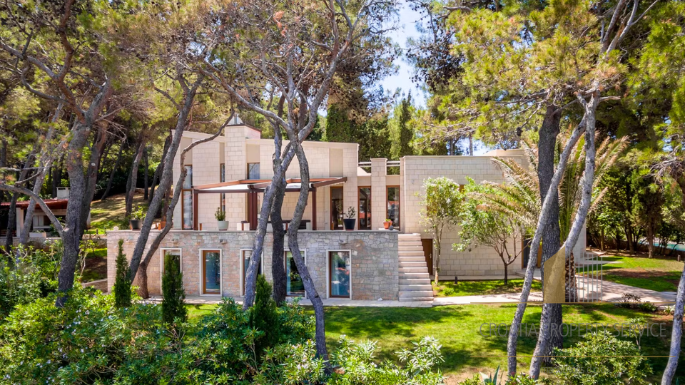 Unique luxury villa by the sea on the island of Brač!