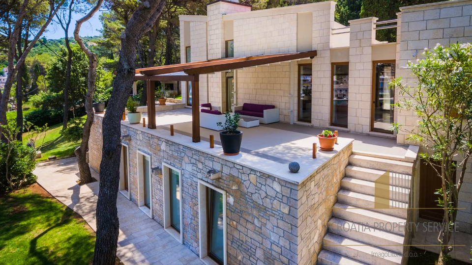 Unique luxury villa by the sea on the island of Brač!