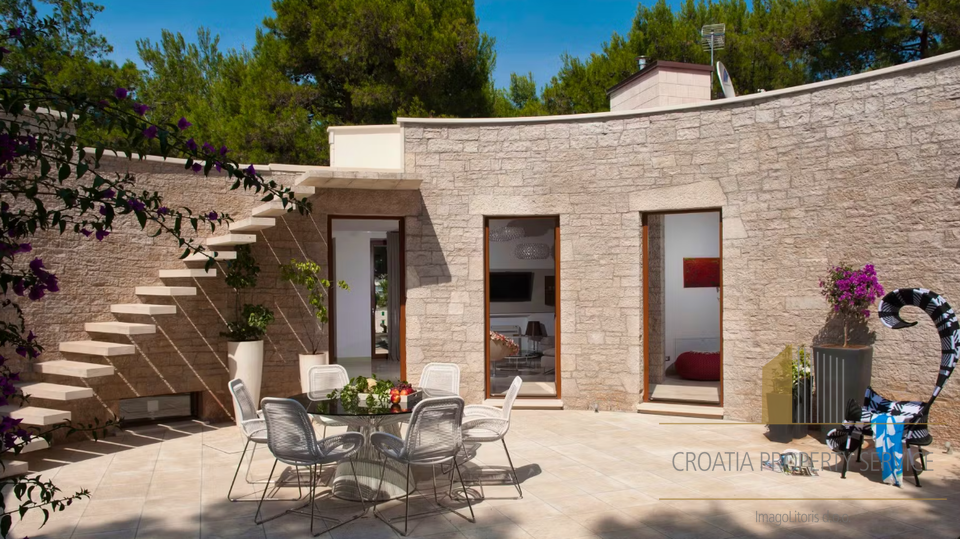 Unique luxury villa by the sea on the island of Brač!