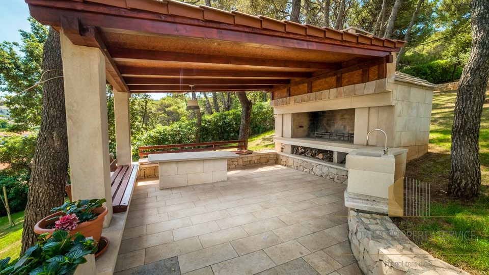 Unique luxury villa by the sea on the island of Brač!