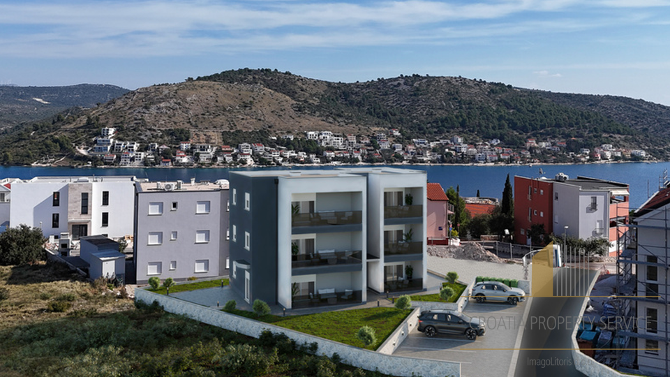 Dvosoban stan u modernoj novogradnji  300 m od mora u mirnom dijelu Rogoznice!