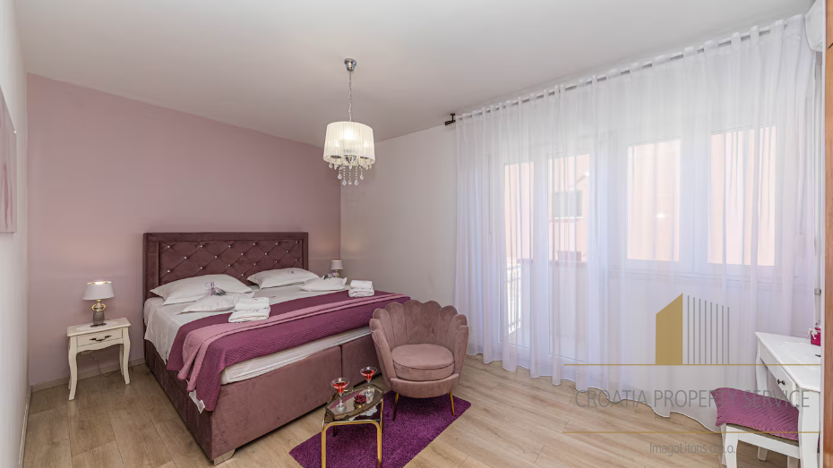 Prodaja! Luksuzna vila prvi red do mora u okolici Splita!