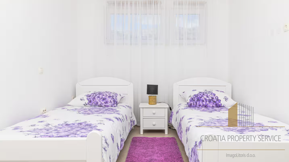 Prodaja! Luksuzna vila prvi red do mora u okolici Splita!