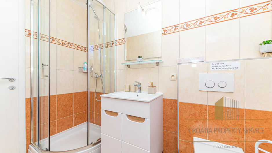 Prodaja! Luksuzna vila prvi red do mora u okolici Splita!