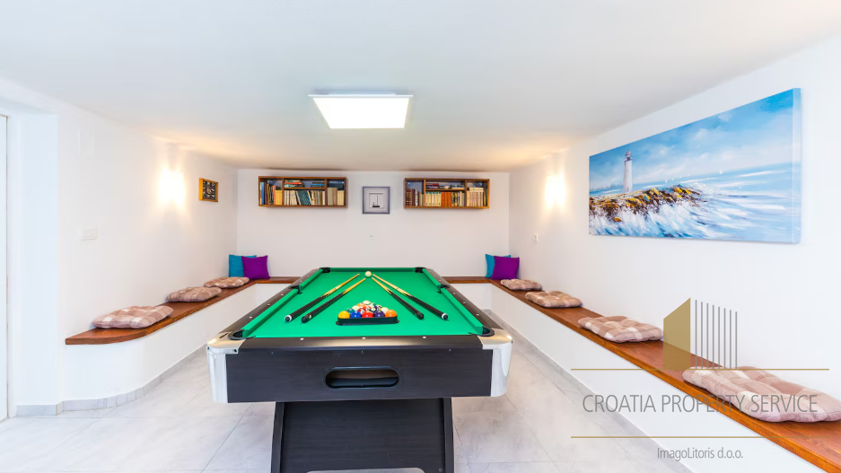 Prodaja! Luksuzna vila prvi red do mora u okolici Splita!