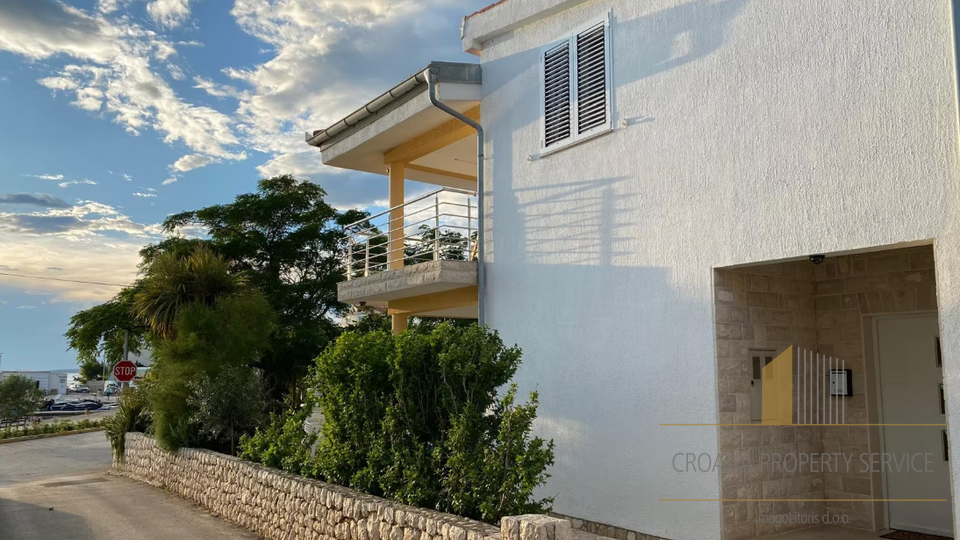 Wunderschönes Einfamilienhaus in erster Meereslinie in der Umgebung von Zadar!