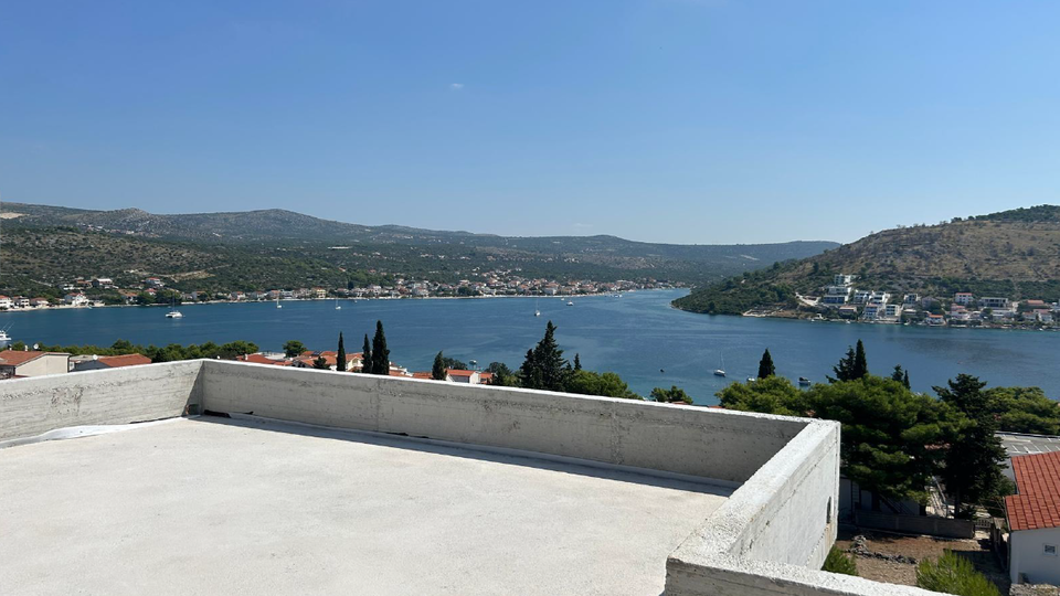 Modern ground floor apartment with private garden&comma; pool&comma; and additional apartment - Rogoznica&excl;