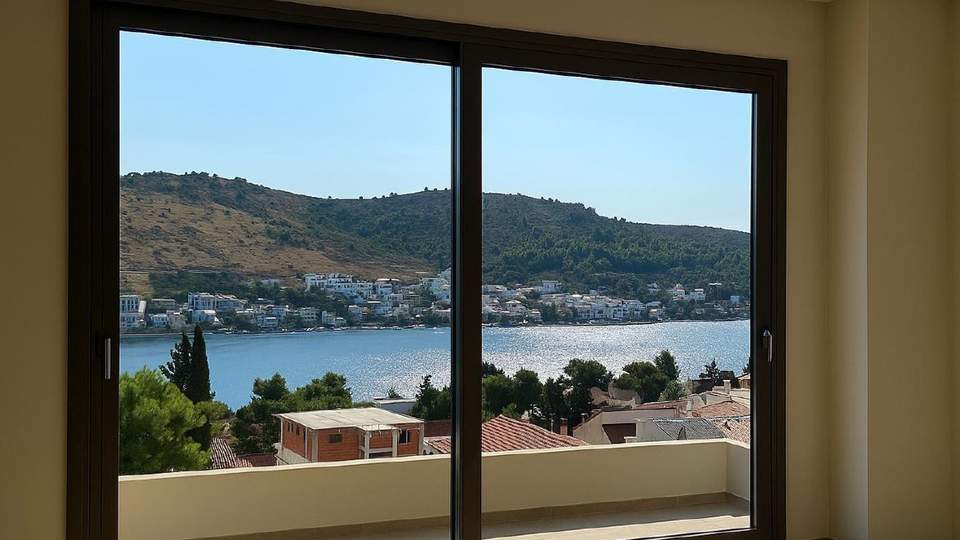 Modern ground floor apartment with private garden&comma; pool&comma; and additional apartment - Rogoznica&excl;