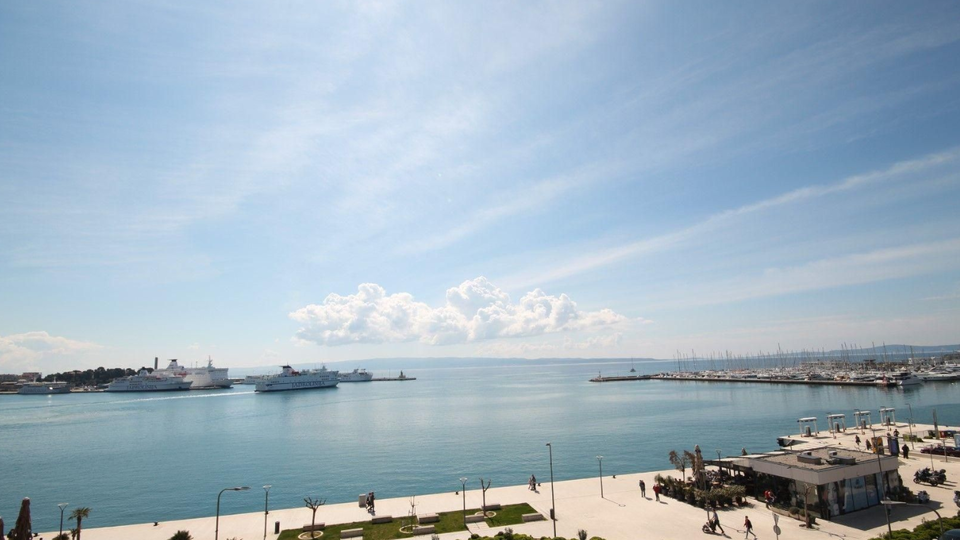 Exclusive three-bedroom apartment with panoramic sea and city views &ndash; Zapadna obala&comma; Split&excl;