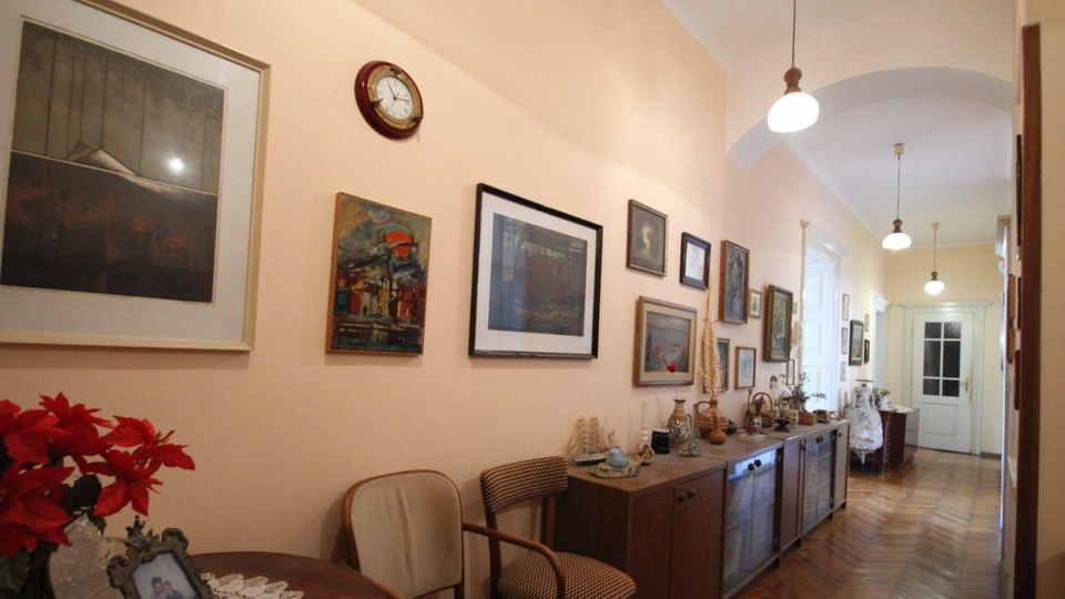 Exclusive three-bedroom apartment with panoramic sea and city views &ndash; Zapadna obala&comma; Split&excl;