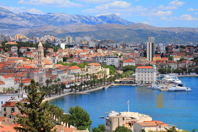 Attractive building land of 4200 m² in an excellent location in Split – Investment opportunity!