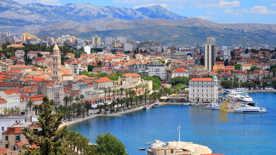 Attractive building land of 4200 m² in an excellent location in Split – Investment opportunity!
