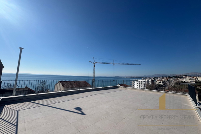Apartment 90 m², second row to the sea with a rooftop terrace and a beautiful view – Podstrana!