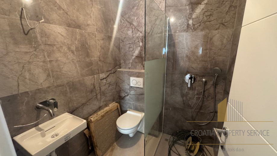Apartment 90 m², second row to the sea with a rooftop terrace and a beautiful view – Podstrana!
