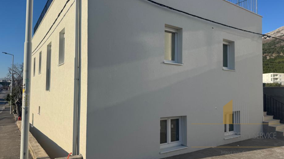 Apartment 90 m², second row to the sea with a rooftop terrace and a beautiful view – Podstrana!