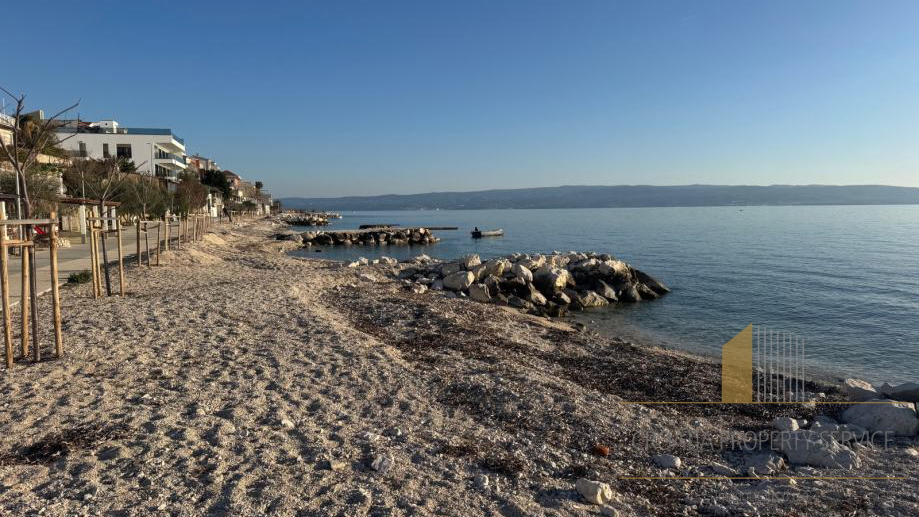 Apartment 90 m², second row to the sea with a rooftop terrace and a beautiful view – Podstrana!
