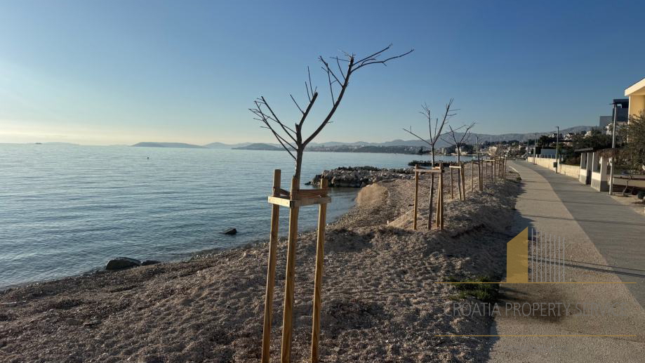 Apartment 90 m², second row to the sea with a rooftop terrace and a beautiful view – Podstrana!