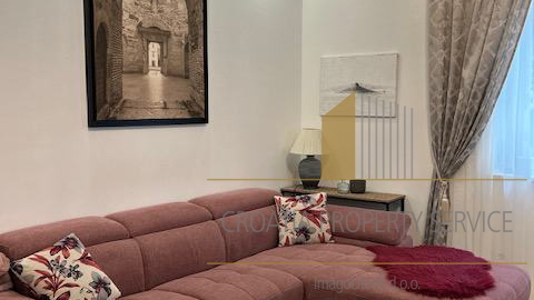 Luksuzan stan za život ili investiciju – širi centar grada, 80 m², vrhunska lokacija! Split!