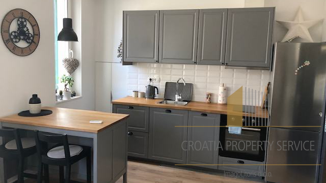 Luksuzan stan za život ili investiciju – širi centar grada, 80 m², vrhunska lokacija! Split!