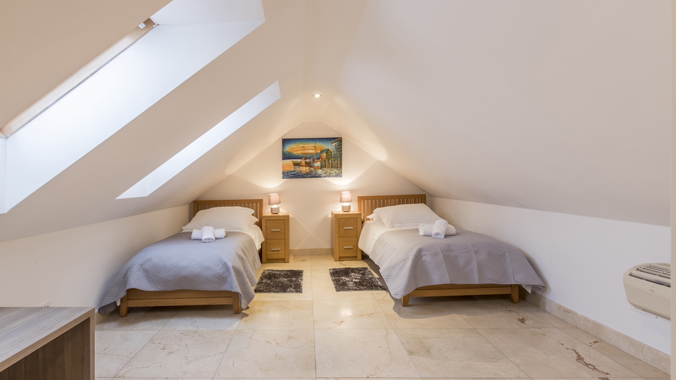 &Pcy;&rcy;&ocy;&dcy;&acy;&zhcy;&acy;&excl; &Ecy;&kcy;&scy;&kcy;&lcy;&yucy;&zcy;&icy;&vcy;&ncy;&acy;&yacy; &kcy;&vcy;&acy;&rcy;&tcy;&icy;&rcy;&acy; &vcy; &tscy;&iecy;&ncy;&tcy;&rcy;&iecy; &Scy;&pcy;&lcy;&icy;&tcy;&acy; &ndash; 200 &mcy; &ocy;&tcy; &Rcy;&icy;&vcy;&ycy;&excl;