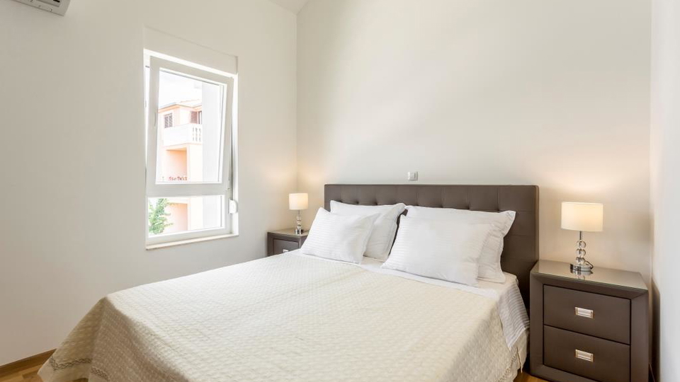 &Rcy;&ocy;&scy;&kcy;&ocy;&shcy;&ncy;&acy;&yacy; &dcy;&vcy;&ucy;&khcy;&ecy;&tcy;&acy;&zhcy;&ncy;&acy;&yacy; &kcy;&vcy;&acy;&rcy;&tcy;&icy;&rcy;&acy;&comma; 150 &mcy; &ocy;&tcy; &pcy;&lcy;&yacy;&zhcy;&acy;&comma; 2 &pcy;&acy;&rcy;&kcy;&ocy;&vcy;&ocy;&chcy;&ncy;&ycy;&khcy; &mcy;&iecy;&scy;&tcy;&acy; &ndash; &Pcy;&ocy;&dcy;&scy;&tcy;&rcy;&acy;&ncy;&acy;&comma; &Scy;&pcy;&lcy;&icy;&tcy;&excl;